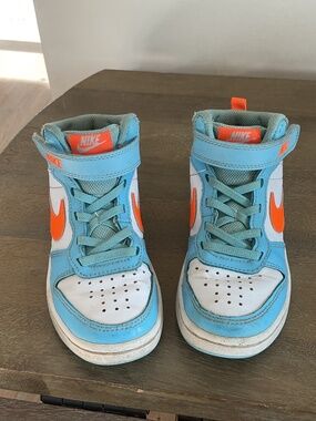 white blue and Orange Nike shoes